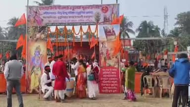 কৃষ্ণনগর ২: কৃষ্ণনগর ২ নম্বর ব্লকের ধুবুলিয়া দেশবন্ধু স্কুলের মাঠে হাজারো কন্ঠে গীতা পাঠ অনুষ্ঠান অনুষ্ঠিত হলো