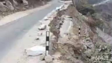 चकराता: हनोल के पास धंसी सड़क से दुर्घटनाओं का खतरा