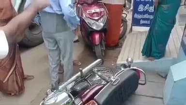 அருப்புக்கோட்டை: அரசு பேருந்து மோதி இருசக்கர வாகனங்கள் சேதம்