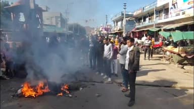 इंद्रगढ़: बांग्लादेश में हिंदू युवक की निर्मम हत्या के विरोध में इन्द्रगढ़ में सर्व हिंदू समाज ने प्रदर्शन कर किया पुतला दहन