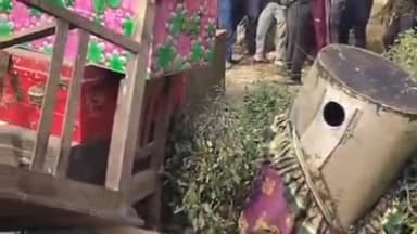 फेनहारा: पुलिस ने मधुरापुर में हत्या कांड संख्या 74/25 के फरार आरोपियों के घरों पर की विधिवत कुर्की की कार्रवाई