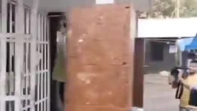 കാസര്ഗോഡ്: ആലംപാടി സ്വദേശിയെ തടഞ്ഞുനിർത്തി പൾസും എടിഎം കാർഡും പഴ്സും കൈക്കലാക്കി ലക്ഷം രൂപ തട്ടിയെടുത്ത മൂന്ന് പേർ അറസ്റ്റിൽ