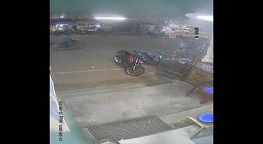 கீழ்வேளூர்: கடைத்தெருவில் பொதுமக்களை வெறி நாய் துரத்தி துரத்தி கடிக்கும் பரபரப்பு சிசிடிவி காட்சிகள் வெளியாகி பரபரப்பை ஏற்படுத்தி உள்ளது