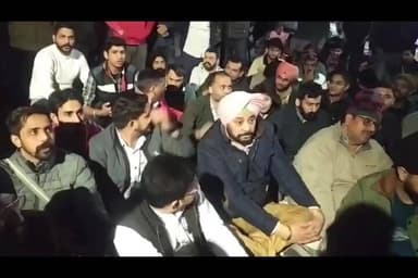 ਮਲੋਟ: ਟਰੈਫਿਕ ਚਲਾਨ ਦੇ ਖਿਲਾਫ ਦੁਕਾਨਦਾਰਾਂ ਨੇ ਇੰਦਰਾ ਰੋਡ ਤੇ ਧਰਨਾ ਲਗਾ ਕੇ ਕੀਤਾ ਜਾਮ, ਐਸਐਚਓ ਦੇ ਭਰੋਸੇ ਤੋਂ ਬਾਅਦ ਧਰਨਾ ਸਮਾਪਤ