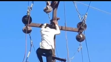 ડભોઇ: ડભોઈમાં MGVCLની ગંભીર બેદરકારી સામે આવી, કર્મચારીઓ જીવના જોખમે કામ કરતા નજરે પડ્યા