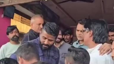 बाड़मेर: बाड़मेर में जय हिंद होटल पर नॉनवेज बेचने और नेताजी सुभाष चंद्र बोस की फोटो लगाने का आरोप लगाते हुए लोगों ने किया हंगामा