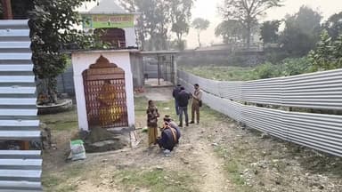 AWAAZ LIVE RUDRAPUR: #रुद्रपुर #किच्छा_रोड पर #चंद्रदेव_मंदिर पर लगाना था पत्थर, सूचना पर पहुंची #पुलिस
#awaaz24x7 #awaa...