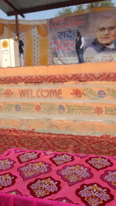 रेल कर्मचारी इंटर कॉलेज चोपन की कक्षा 11 अ की छात्रा अमृता दुबे ने पुर्व प्रधानमंत्री स्वर्गीय अटल बिहारी वाजपेई जी के जन्मदिन पर स्वर्णिम अक्षरों में अपना भाषण पूर्ण किया जिसे भाजपा के निर्णायक तंत्र द्वारा नकार दिया गया।