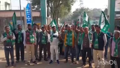 ବୀରମହାରାଜପୁର: ବିଜେଡିର ପ୍ରତିଷ୍ଠାଦିବସ ଉପଲକ୍ଷେ ବିରମହାରାଜପୁର ବସଷ୍ଟାଣ୍ଡ ଠାରେ ବିଜେଡିପକ୍ଷରୁ ବିଜୁପଟ୍ଟନାୟକ ପ୍ରତିମୂର୍ତ୍ତୀରେ ପୁଷ୍ପମାଲ୍ୟ ଅର୍ପଣ