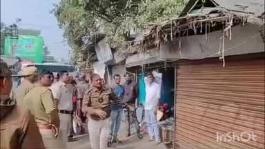 পুরুলিয়া ২: রাস্তা জুড়ে অবৈধ দখল করে ব্যবসা ট্রাফিক পুলিশের পক্ষ থেকে অভিযান চালানো হলো পুরুলিয়া শহরের কাছারি রোড হাটের মোড়ে