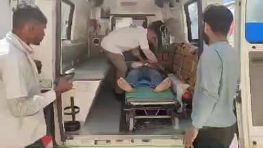 હાલોલ: હાલોલ નજીક આવેલ ખાખરીયા કેનાલ પાસે બાઇક પર જતા ત્રણ યુવકોને નડ્યો અક્સ્માત,ત્રણેય ઇજાગ્રસ્તોને સારવાર અર્થે ખસેડાયા