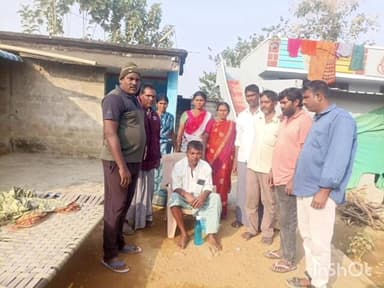 పర్వతగిరి: బైక్ ప్రమాదానికి గురైన దౌలత్ నగర్ కు చెందిన వ్యక్తిని పరామర్శించిన కాంగ్రెస్ శ్రేణులు