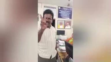 குறிஞ்சிப்பாடி: வடலூரில் சட்டவிரோதமாக இரவு நேரத்தில் பத்திரப் பதிவு நடத்துவதாக கிராம மக்கள் முற்றுகபோராட்டம்