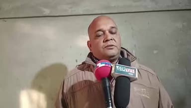 ঢেকিয়াজুলি ভাগ: ঢেকীয়াজুলিত উপস্থিত হৈ বাংলাদেশৰ চৰকাৰৰ বিৰুদ্ধে ক্ষোভিত বাঙালী পৰিষদ অসমৰ কেন্দ্ৰীয় নেতা বনতোষ মিত্ৰ