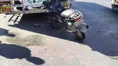 मौजमाबाद: जयपुर अजमेर नेशनल हाईवे पर एक निजी होटल के पास खड़े ट्रक में घुसी मोटरसाइकिल, युवक गंभीर घायल