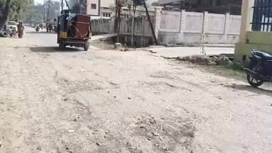 తిరువూరు మున్సిపల్ కార్యాలయం కెళ్ళే రోడ్డు అధ్వానం.. రోడ్డు వేయాలని స్థానిక ప్రజలు ఆవేదన