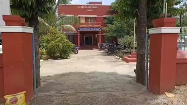 திருப்பத்தூர்: சுய உதவிக் குழு உறுப்பினர் பணத்தை ஆட்டைய போட்டு சென்றதாக உறுப்பினர்கள் கந்திலி காவல் நிலையத்தில் திரண்டதால் பரபரப்பு