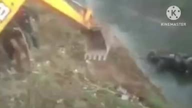 सपोटरा: धूलवास पुलिया के पास नहर में बेकाबू कार गिरने से हुई क्षतिग्रस्त, पुलिस ने जेसीबी की मदद से निकाली बाहर