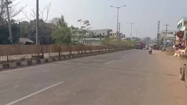 వాజేడు: జాతరకు నెలరోజులే సమయం ఉన్నా ఆగని ఇసుక లారీలు..!