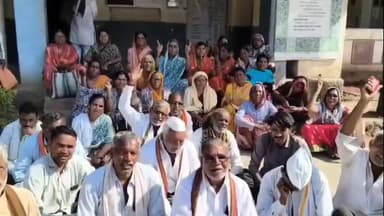 सिल्लोड: कायगाव येथील शेतकऱ्यांना रस्त्याच्या मागणीसाठी तीन तास उन्हात बसावे लागले सिल्लोड तहसील येथील प्रकार