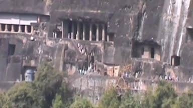 सोयगाव: अजिंठा लेणी बघण्यासाठी येणाऱ्या पर्यटकांची संख्या घटली गत वर्षे पेक्षा चार हजार पर्यटन झाले कमी