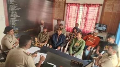 ಬೇಲೂರು: ಹೊಸ ವರ್ಷಾಚರಣೆ ಹಿನ್ನೆಲೆ ಹೋಂಸ್ಟೇ ಮತ್ತು ರೆಸಾರ್ಟ್ ಮಾಲೀಕರ ಸಭೆ ನಡೆಸಿದ ಹಳೇಬೀಡು ವೃತ್ತ ನಿರೀಕ್ಷಕರು