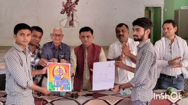 સાવરકુંડલા: વીર બાળ દિવસ નિમિત્તે સાવરકુંડલાની જે.વી. મોદી હાઈસ્કૂલ ખાતે સાહિબજાદાઓને ધારાસભ્ય દ્વારા શ્રદ્ધાંજલિ અર્પણ કરાઈ