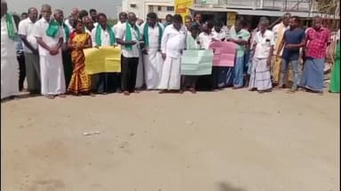 எட்டயபுரம்: மேலக்கரந்தை பகுதியில் கடந்த ஆண்டு மழையால் பாதிக்கப்பட்ட பயிர்களுக்கு இழப்பீடு வழங்க கேட்டு விவசாயிகள் கண்டன ஆர்ப்பாட்டம்