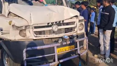 হেলেম: বুৰৈঘাটত ছাত্ৰ ছাত্ৰী কঢ়িয়াই অনা স্কুল বাছ দুৰ্ঘটনাগ্ৰস্ত, কথমপি প্ৰাণ ৰক্ষা কণ কণ ছাত্ৰ ছাত্ৰীৰ