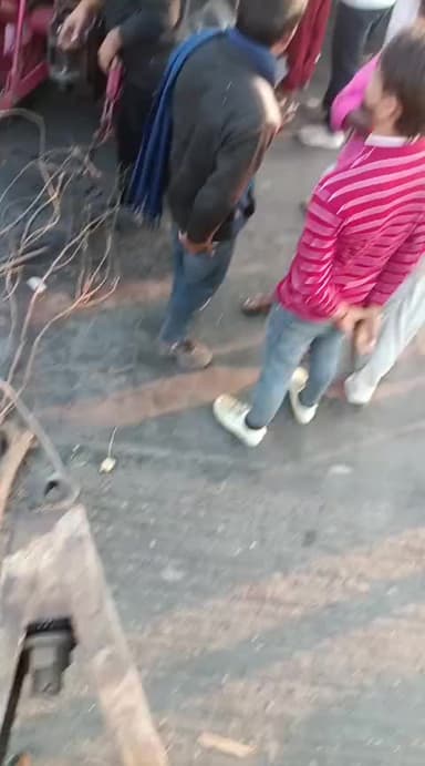 गोहद: चौराहा थाना क्षेत्र अंतर्गत बंजारे का पूरा
इंदौरी का ट्रैक्टर सिलोली गांव से लौटते समय अज्ञात ट्रैक ने मारी टकर