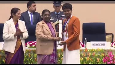 রানাঘাট ১: দিল্লিতে রাষ্ট্রীয় বাল রত্ন পুরস্কারের সম্মানিত হলেন হবিবপুরের সুমন সরকার,পুরস্কার তুলে দিলেন রাষ্ট্রপতি দ্রৌপদী মুর্মু