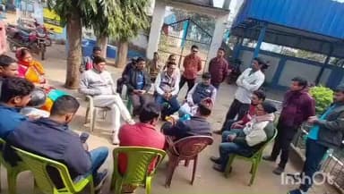 ইন্দপুর: শিলাবতী নদীগর্ভ দিয়ে যোগাযোগ রাস্তায় সংস্কার কাজ পরিদর্শনে তালডাংরার বিধায়ক