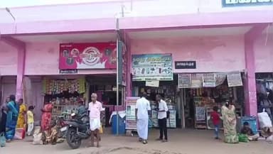 திருவாடனை: ஆர்எஸ் மங்கலம் பேருந்து நிலையத்தில் கடை மேற்கூரை இடிந்து விழுந்து சேதம் நல்வாய்ப்பாக உயிர் சேதம் எதுவும் ஏற்படவில்லை