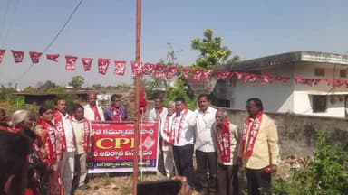 కోరుట్ల: సమ సమాజ నిర్మాణమే వర్గ రహిత లక్ష్యమే ధ్యేయంగా పేదల పక్షాన నిలబడింది సిపిఐ పార్టీ సిపిఐ జిల్లా కార్యదర్శి చెన్న విశ్వనాథం