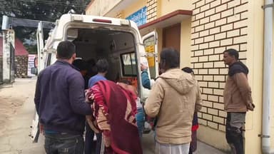 कपकोट: ओखलधार क्षेत्र में सड़क निर्माण में लगे मजदूर आग से झुलसे, सामुदायिक स्वास्थ्य केंद्र कपकोट लाया गया इलाज के लिए