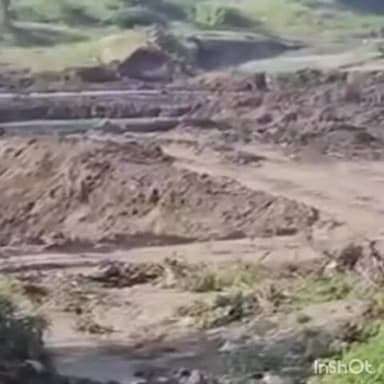 शेवगाव: चौपदरीकरणाच्या नावाखाली नदीपात्रात अवैध मुरूम उपसा.दोषींवर कारवाईची मागणी, नदी पात्राची लूट..!