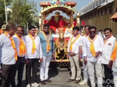 ಕಮಲನಗರ: ಪಟ್ಟಣದಲ್ಲಿ ಡಾ. ಚನ್ನಬಸವ ಪಟ್ಟದೇವರ ಜಯಂತಿ ಆಚರಣೆ ಅಂಗವಾಗಿ ಭವ್ಯ ಮೆರವಣಿಗೆ