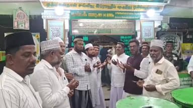 கீழக்கரை: தமிழகத்தில் மீண்டும் திமுக ஆட்சி அமைய வேண்டி ஏர்வாடி தர்காவில் சிறப்பு பிரார்த்தனை