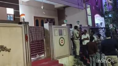 తెనాలి: తెనాలిలో భార్యతో సహజీవనం చేస్తున్న ఆంజనేయులుఅనే వ్యక్తి పై కత్తితో దాడి చేసిన గంగా