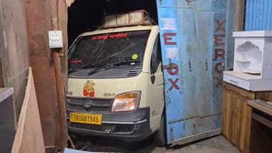 খোয়াই: লালছড়া এলাকায় বেপরুয়া টাটা এইচ গাড়ির ধাক্কা বাইকে বসে থাকা যুবককে; পরবর্তীতে দোকানের দরজা ভেঙ্গে প্রবেশ গাড়ির!