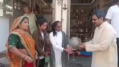 સિહોર: સંસ્કૃતિ અને વિકાસનો સંગમ :સિહોર નગરપાલિકા પ્રમુખ અને નગરસેવકને માં રાધા - કૃષ્ણ પ્રતિમા ભેટનો પ્રસંગ