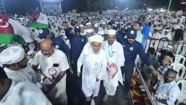 കോഴിക്കോട്: സമസ്ത ശതാബ്ദി സന്ദേശ യാത്രക്ക് മുതലക്കുളത്ത് സ്വീകരണം നൽകി, മന്ത്രി പി.എ മുഹമ്മദ് റിയാസ് ഉദ്ഘാടനം ചെയ്തു