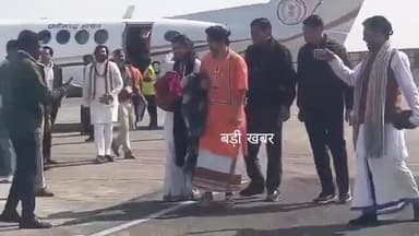 बागेश्वर धाम के पीठाधीश्वर धीरेन्द्र कृष्ण शास्त्री के पैर छूने पर TI मनीष तिवारी लाइन अटैच...!
#bageshwardhamsarkar #ba...