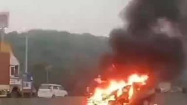 पालघर: राष्ट्रीय महामार्गावर सातीवली नजीक कार आणि दुचाकीची धडक; धडकेनंतर दोनही वाहनांना लागली आग