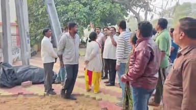 పెనుకొండ పట్టణంలో కొత్తగా నిర్మిస్తున్న అన్నా క్యాంటీన్ భవన నిర్మాణ పనులు పరిశీలించిన మంత్రి సవిత