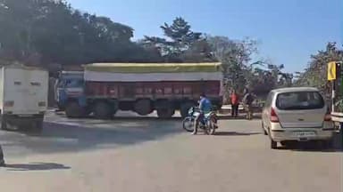 केशकाल: केशकाल घाट के 10वें मोड़ पर दो ट्रक खराब होने के कारण लगा मेगा जाम, पिछले 4 घंटे से केशकाल घाट में जाम