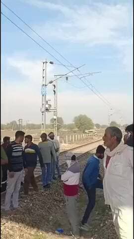 बसवा: बांदीकुई शहर के धोली गुमटी रेलवे फाटक पर ट्रेन की चपेट में आने से एक व्यक्ति की मौत