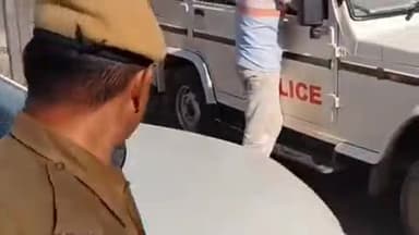 भोपालगढ़: भोपालगढ़ पुलिस ने इन्द्र सर्किल पर अव्यवस्थित हाथ ठेले हटाए, नॉन पार्किंग में खड़ी गाड़ियों के चालान किए गए