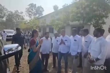 నవాబ్పేట: నూతనంగా నిర్మించే రైల్వే బ్రిడ్జి పనులు త్వరితగతిన పూర్తి చేయాలి : ఎమ్మెల్యే సబితా ఇంద్రారెడ్డి