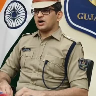 રાજકોટ પૂર્વ: 31મી ડિસેમ્બરની ઉજવણીને લઈને ધ્યાનમાં રાખવાની બાબતો અંગે ડીસીપી જગદીશ બાંગરવાની પ્રેસ કોન્ફરન્સ યોજાઈ